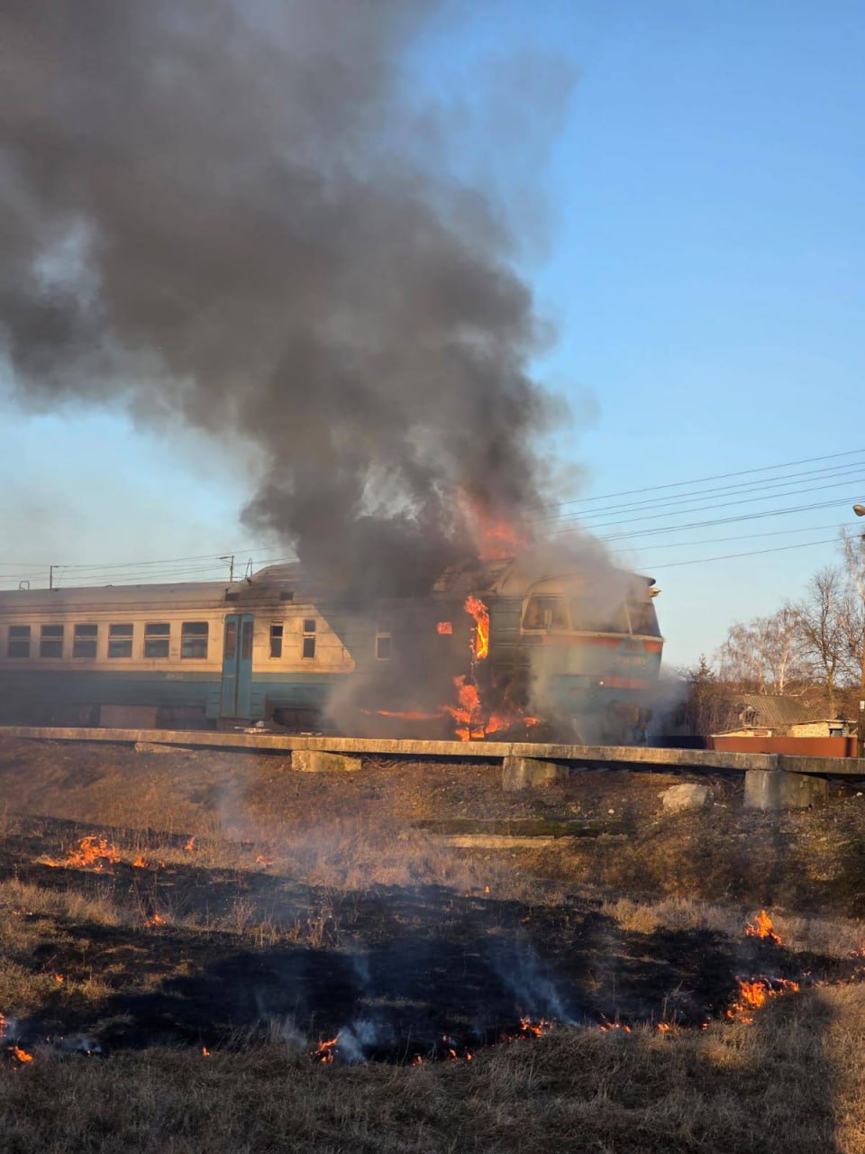 Ukraynada sərnişin qatarına dron zərbəsi endirildi - VİDEO