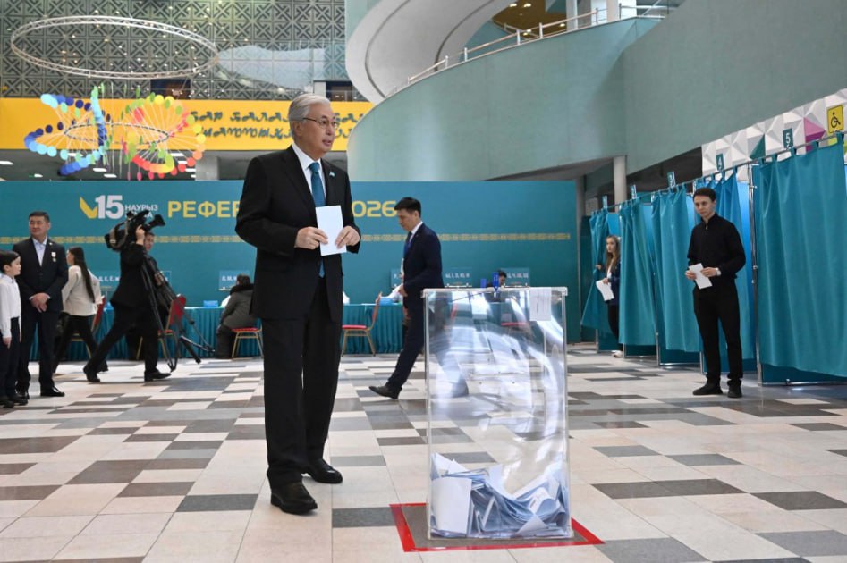 Qazaxıstan Prezidenti referendumda səs verdi - FOTO