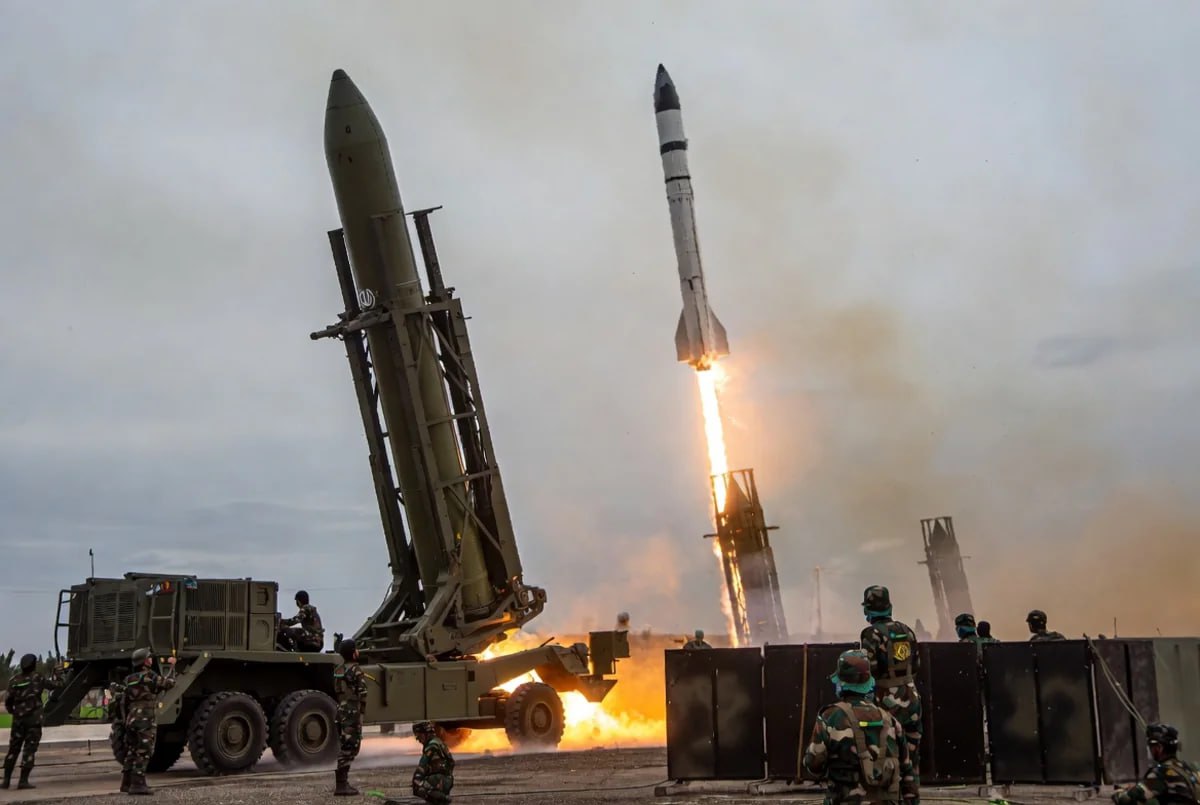 İran Təl-Əvivi yeni ballistik raketlərlə VURDU İran Təl-Əvivi yeni ballistik raketlərlə VURDU