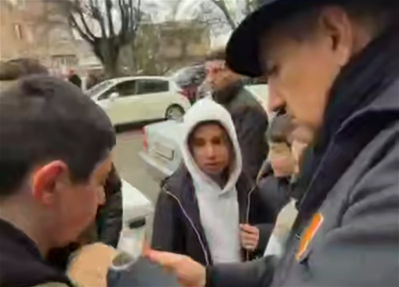 Paşinyan uşaqlara &ldquo;real Ermənistan&rdquo; xəritəsi hədiyyə etdi - VİDEO