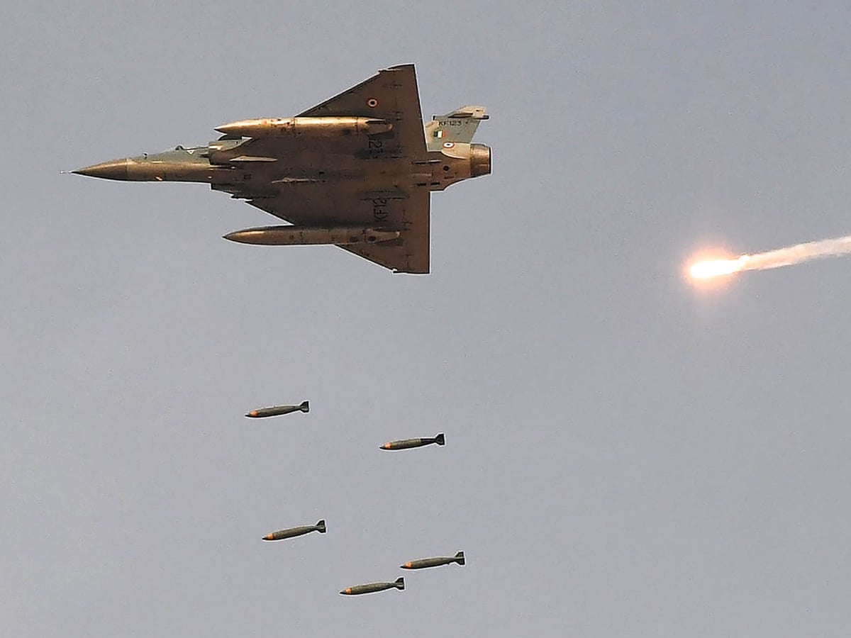 Pakistan ordusu Qəndəharda hərbi obyektlərə zərbə endirdi