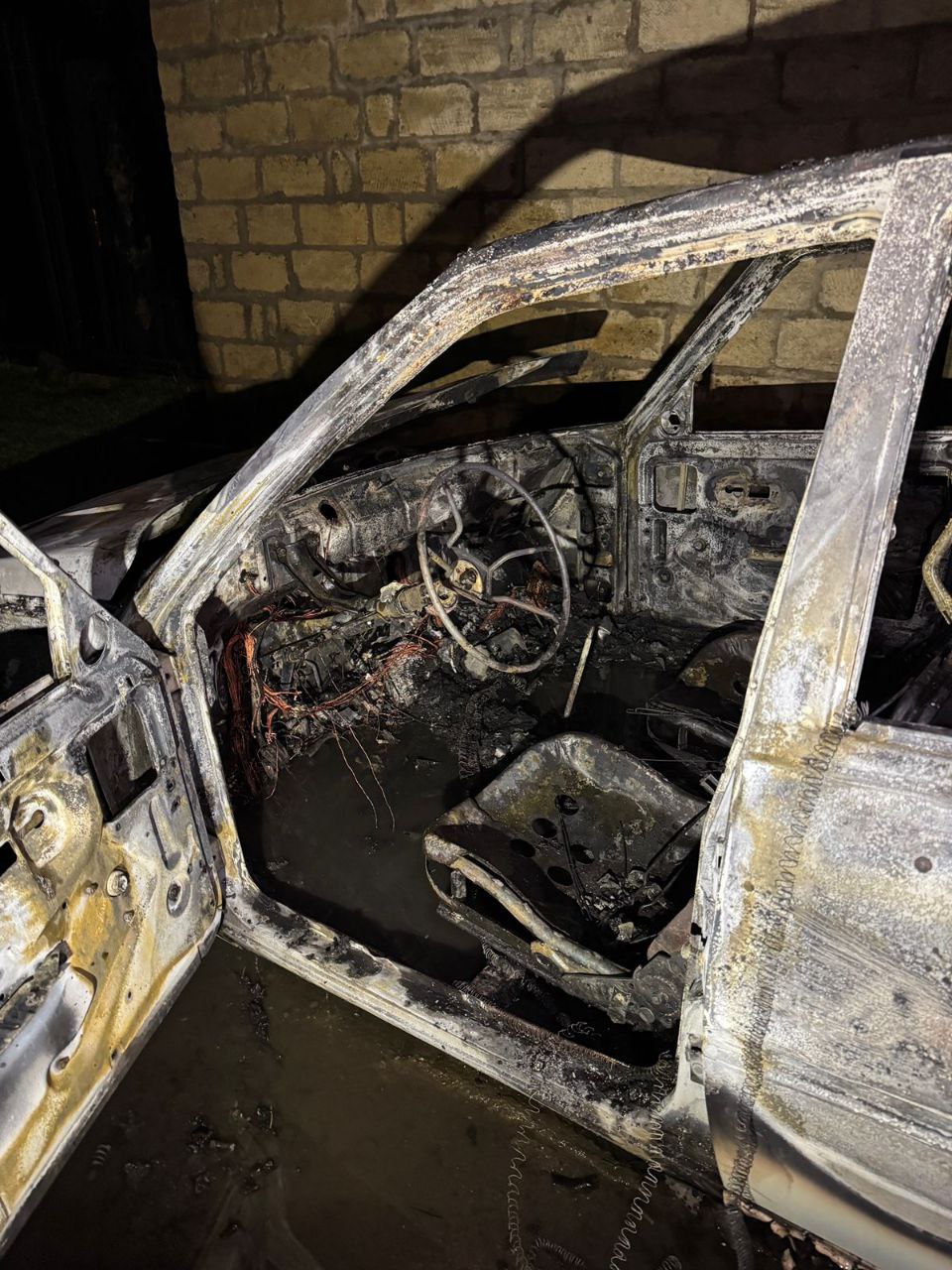 Gəncədə avtomobil yandı – FOTO Gəncədə avtomobil yandı – FOTO