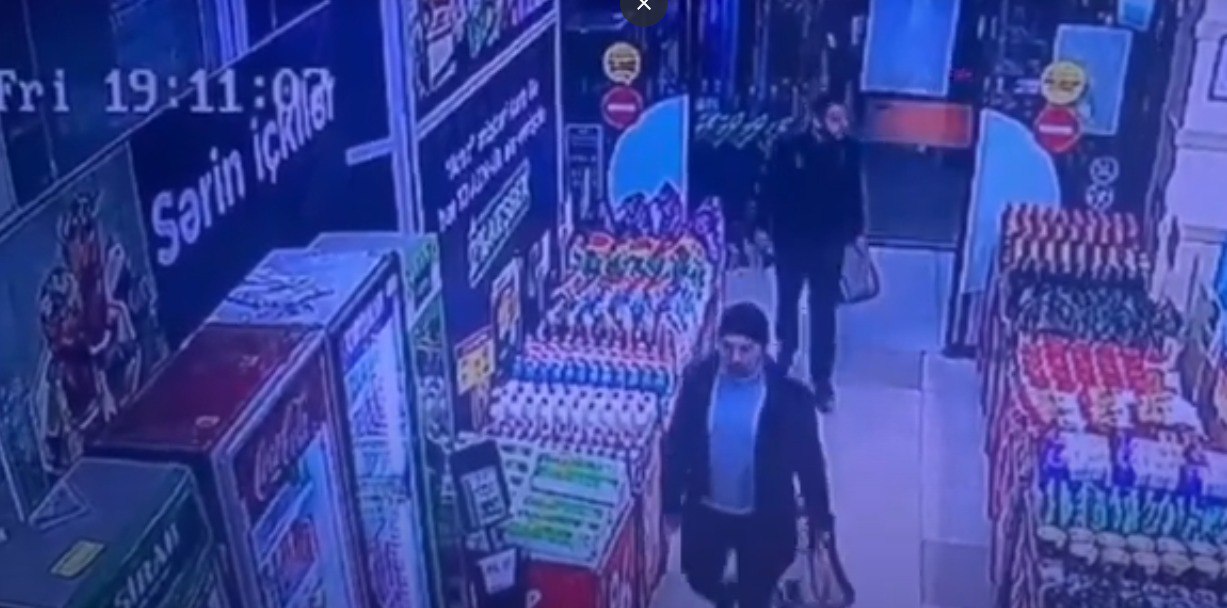 Mağazadan oğurluq edənlər kameraya düşdü – ANBAAN VİDEO 