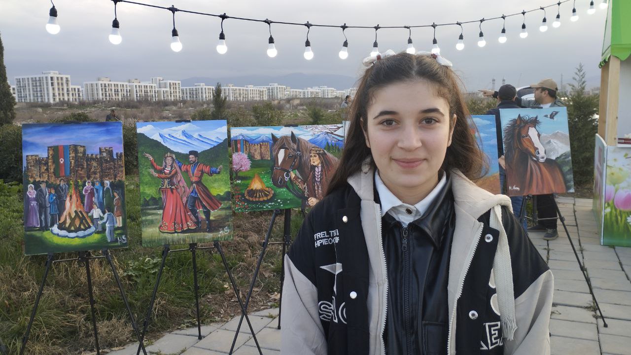Ağdamda yeniyetmə rəssamın əl işləri sərgiləndi - FOTO