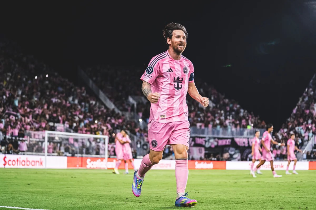 Lionel Messi karyerasında 900-cu qolunu vurdu &ndash; VİDEO