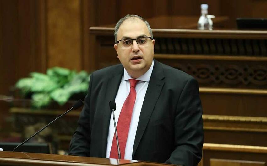 Paşinyanın silahdaşı deputat mandatından İMTİNA ETDİ