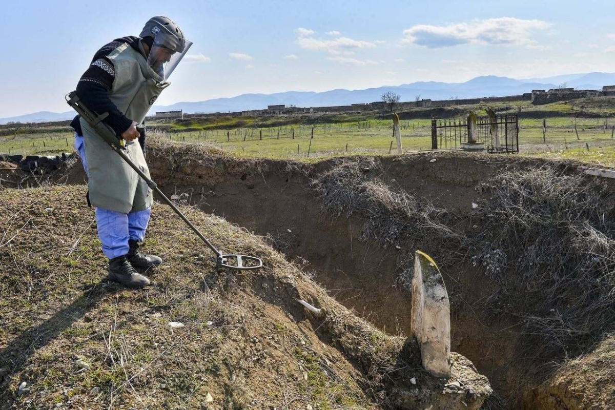 İşğaldan azad olunmuş ərazilərdəki qəbiristanlıqlarda mina TƏHLÜKƏSİ &ndash; XƏBƏRDARLIQ/FOTO