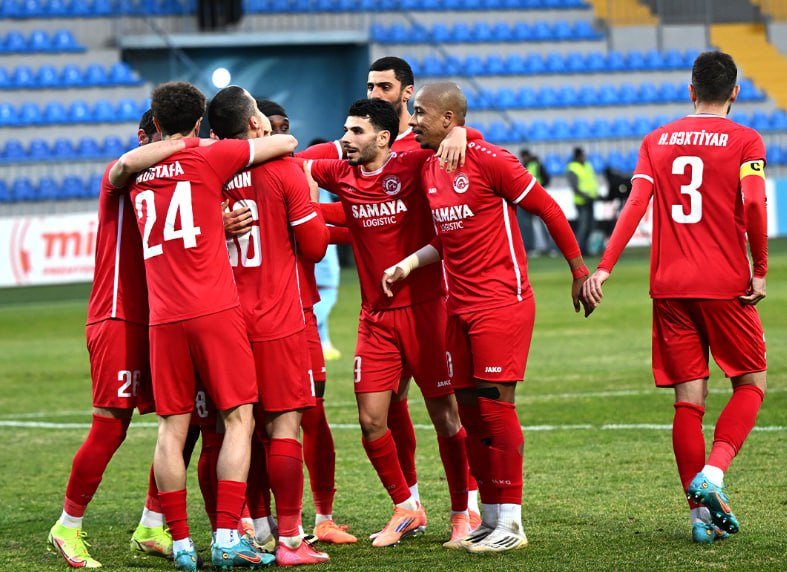 &ldquo;Araz Naxçıvan&rdquo;ın iki futbolçusu yığmaya ÇAĞIRILDI