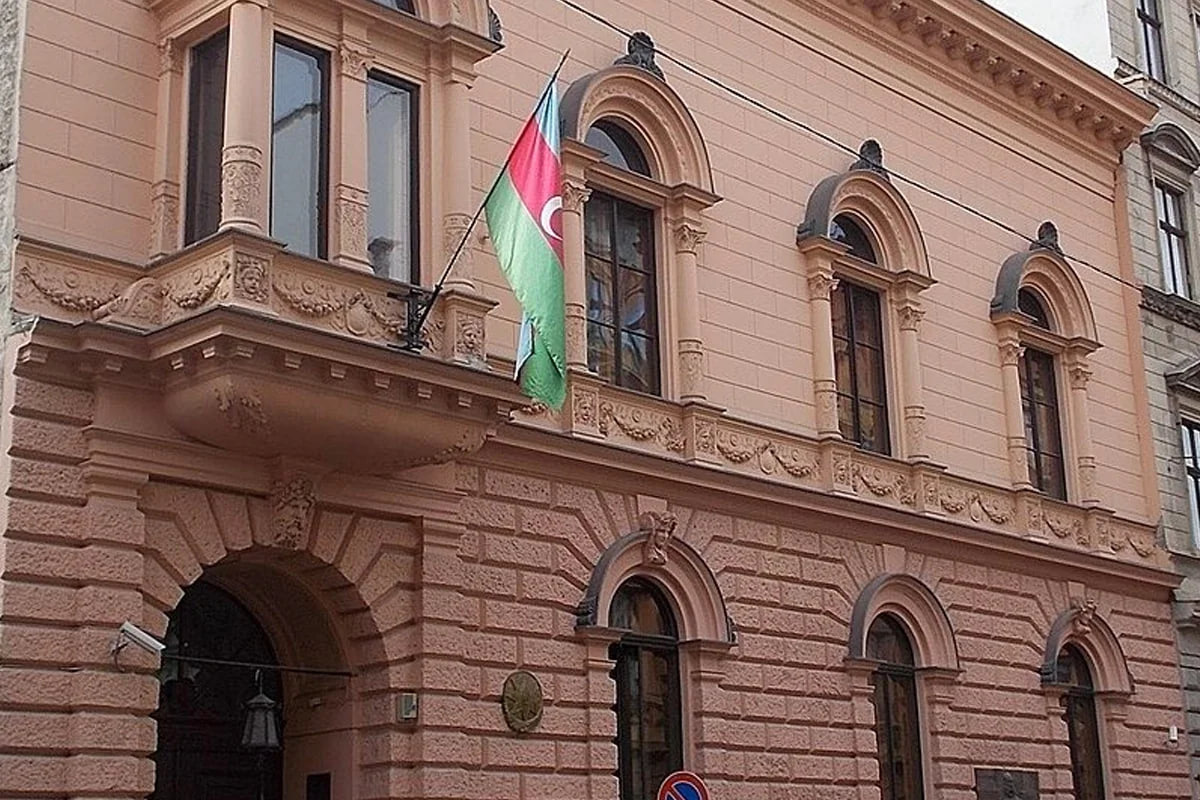 Macarıstandakı səfirliyimiz bayram günlərində təxirəsalınmaz konsulluq dəstəyi göstərəcək - FOTO