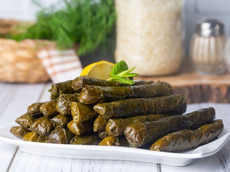 Dolma bişirərkən suyuna nə əlavə edilməlidir?