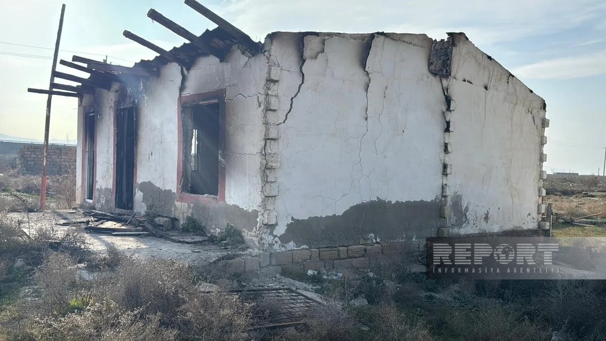 Sumqayıtda ev yanıb - FOTO Sumqayıtda ev yanıb - FOTO