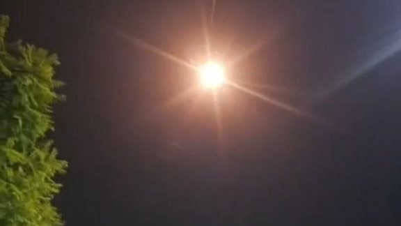 İran İsraili raket atəşinə tutur, mülki şəxslərdən xəsarət alanlar var - VİDEO İran İsraili raket atəşinə tutur, mülki şəxslərdən xəsarət alanlar var - VİDEO