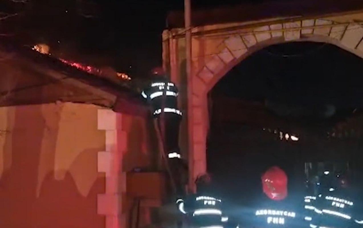 Şəmkirdə evdə yanğın - VİDEO Şəmkirdə evdə yanğın - VİDEO