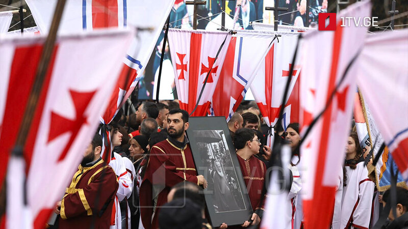 Gürcü patriarxı II İliya Tbilisidəki Sioni kafedral kilsəsində dəfn olundu - VİDEO
