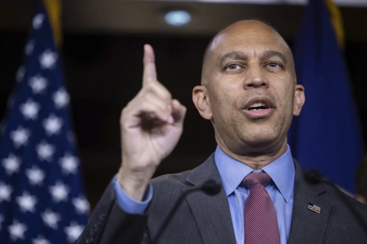 Nümayəndələr Palatasının Demokrat lideri: ABŞ-da rejimin dəyişməsinə ehtiyac var