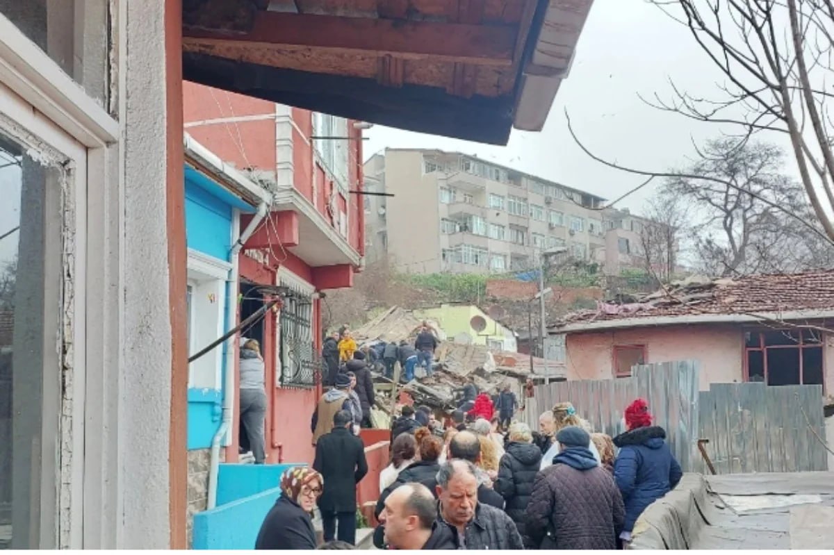 İstanbulda çökən binaların dağıntıları altından 11 nəfər çıxarılıb: Ölən var
