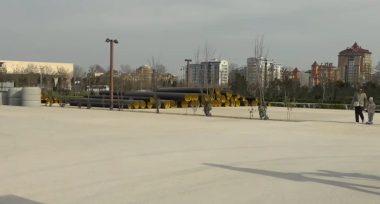 Bakıda parkın ərazisi niyə hasarlanıb? - VİDEO Bakıda parkın ərazisi niyə hasarlanıb? - VİDEO