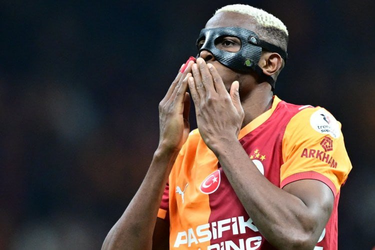 Osimhen əməliyyat olundu