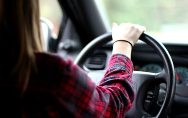 Həyat yoldaşının maşınını nikah şəhadətnaməsi ilə sürmək mümkündür?