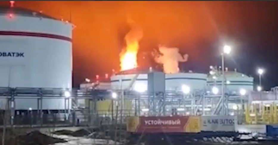 Ukrayna Rusiyanın ən böyük neft terminalına ZƏRBƏ ENDİRDİ &ndash; VİDEO