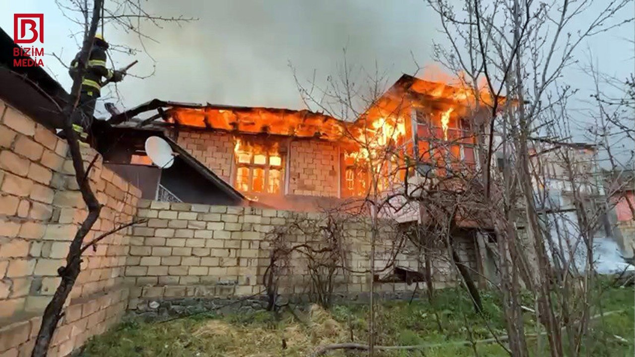 Şəkidə GÜCLÜ YANĞIN – Evlər yararsız hala düşdü – FOTO Şəkidə GÜCLÜ YANĞIN – Evlər yararsız hala düşdü – FOTO