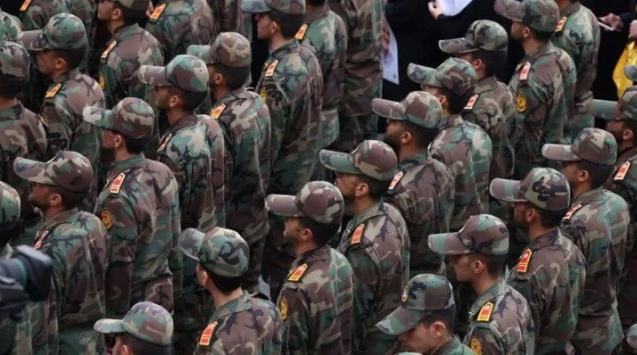 İran orduda xidmət üçün yaş həddini 12-yə ENDİRDİ