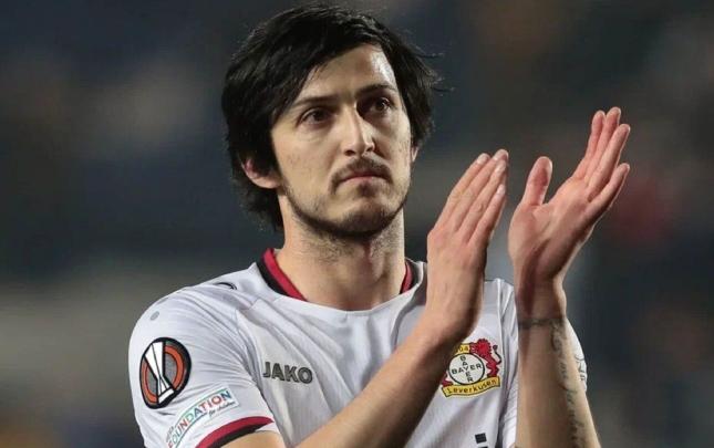 Hökumətə etiraz etdi, millidən uzaqlaşdırıldı