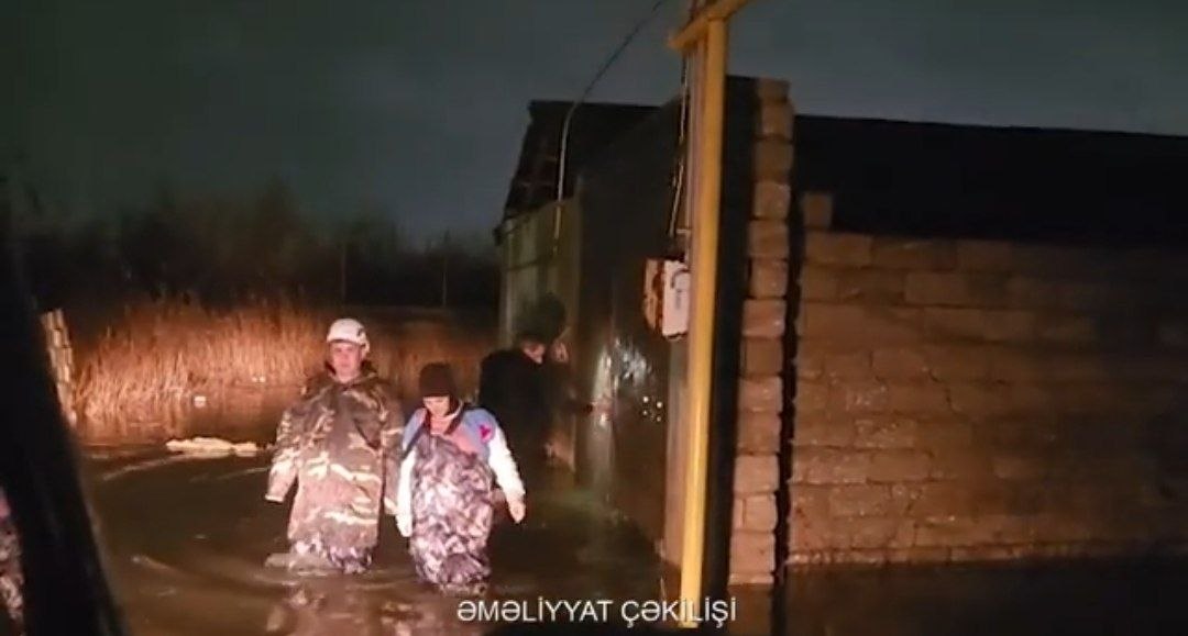 Su basmış ərazilərdən 118 nəfər təxliyə edilib - VİDEO Su basmış ərazilərdən 118 nəfər təxliyə edilib - VİDEO