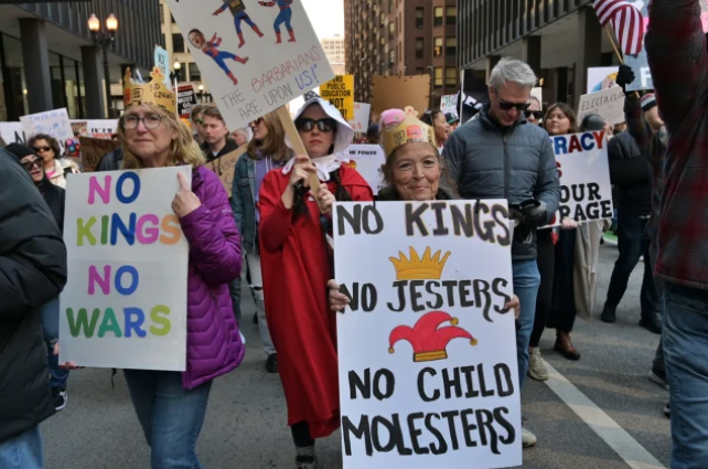 ABŞ-da milyonlarla insan Trampa qarşı etiraza çıxdı - VİDEO ABŞ-da milyonlarla insan Trampa qarşı etiraza çıxdı - VİDEO