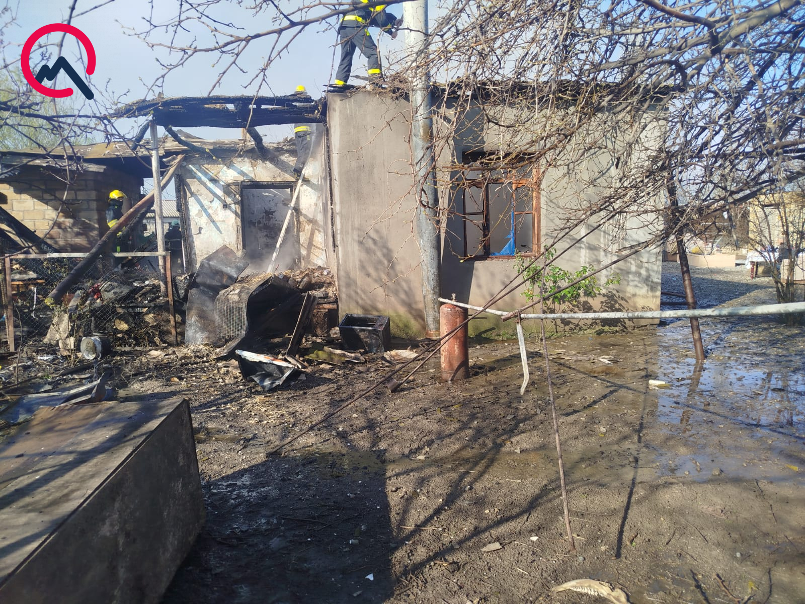 Bərdədə üçotaqlı ev əşyaları ilə birlikdə yandı - FOTO Bərdədə üçotaqlı ev əşyaları ilə birlikdə yandı - FOTO