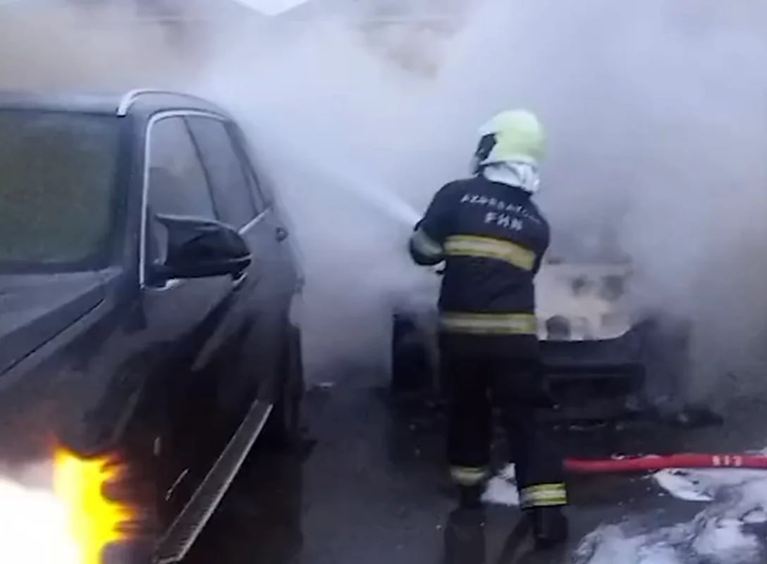 Masazırda iki avtomobil YANDI - ANBAAN VİDEO