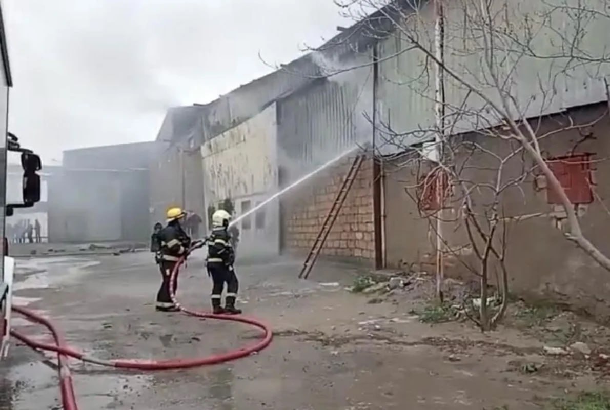 Binəqədidə anbar yanır - VİDEO