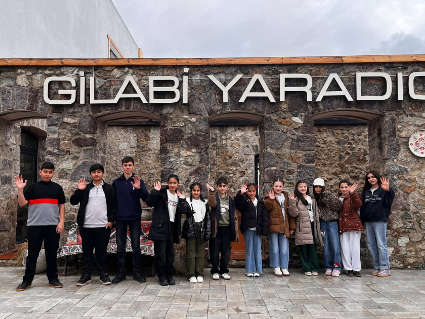 Laçın məktəblilərinin bayram tətili gəzintisi - FOTO