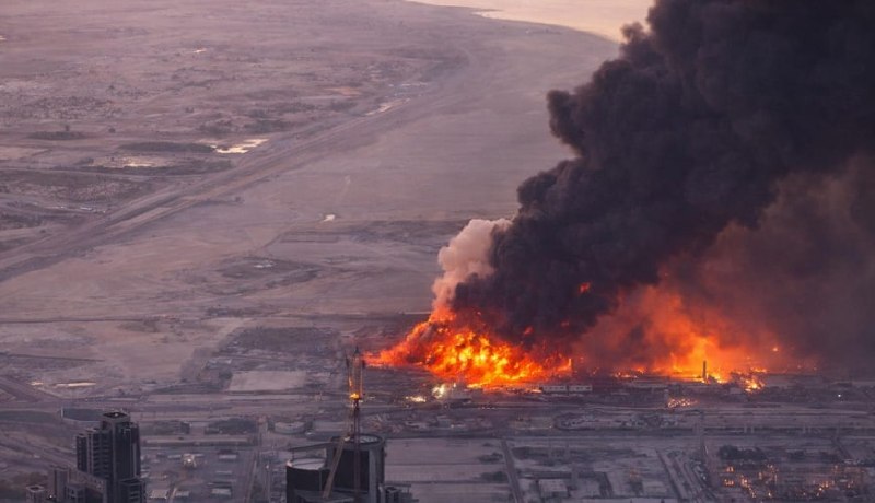 İran zərbəsi Abu-Dabini alova qərq etdi: Nəhəng zavod yanır - VİDEO İran zərbəsi Abu-Dabini alova qərq etdi: Nəhəng zavod yanır - VİDEO