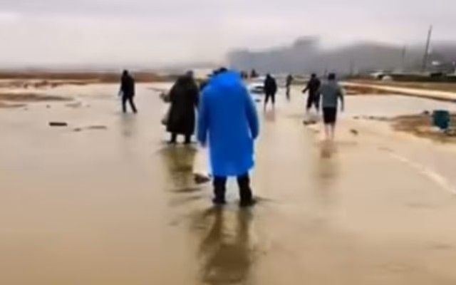 Sədərək gölü daşdı, balıqlar əllə tutuldu - VİDEO Sədərək gölü daşdı, balıqlar əllə tutuldu - VİDEO