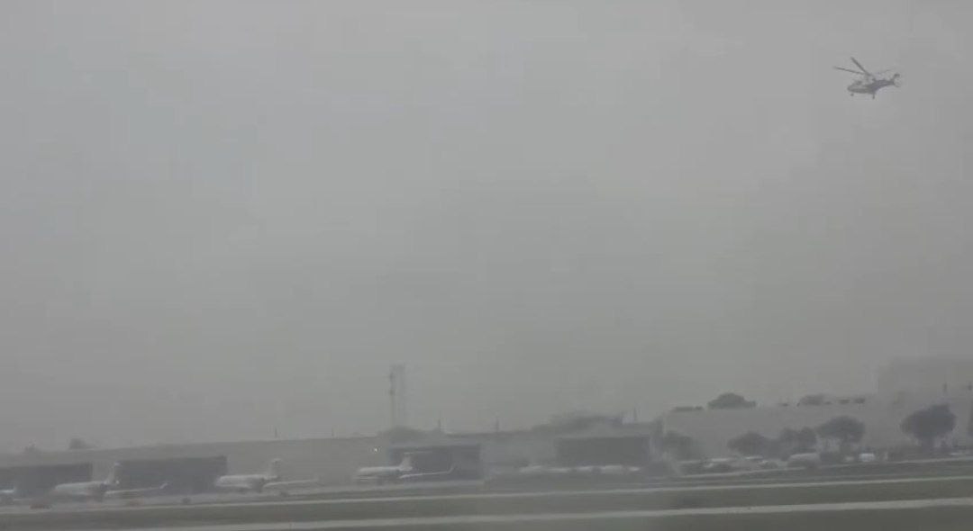 Trampın helikopterinə hücum edilib? - VİDEO