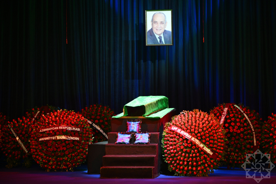 İlham Əliyev və Mehriban Əliyeva Rasim Balayevlə vida mərasiminə əklil göndərdilər