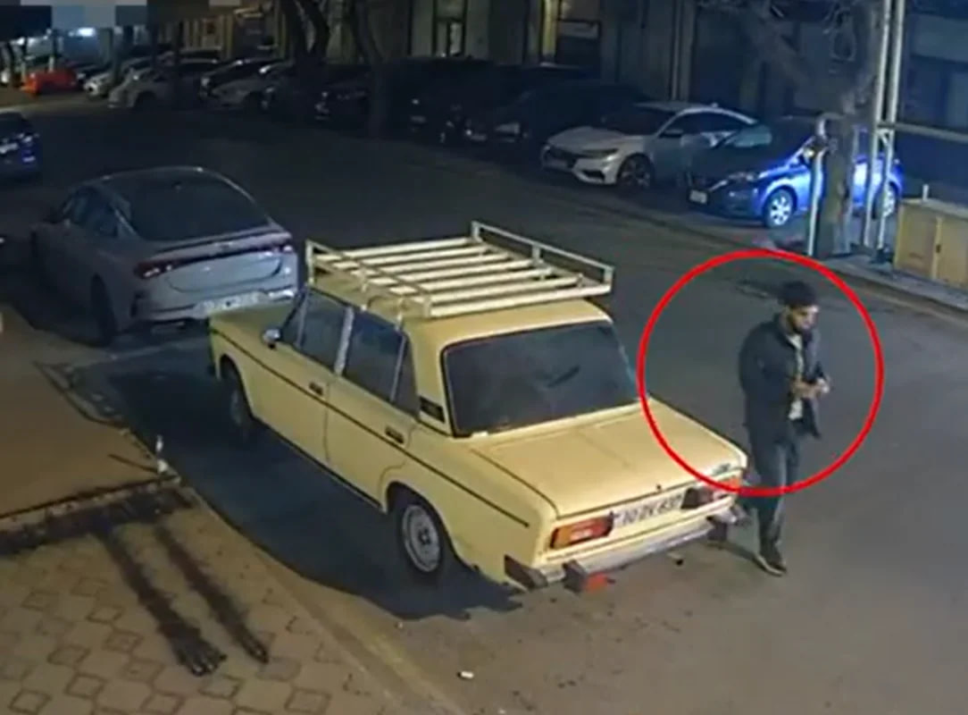 Nərimanovda avtomobillərdən oğurluğun ANBAAN GÖRÜNTÜLƏRİ Nərimanovda avtomobillərdən oğurluğun ANBAAN GÖRÜNTÜLƏRİ