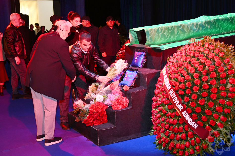 Rasim Balayev dəfn olundu – VİDEO Rasim Balayev dəfn olundu – VİDEO