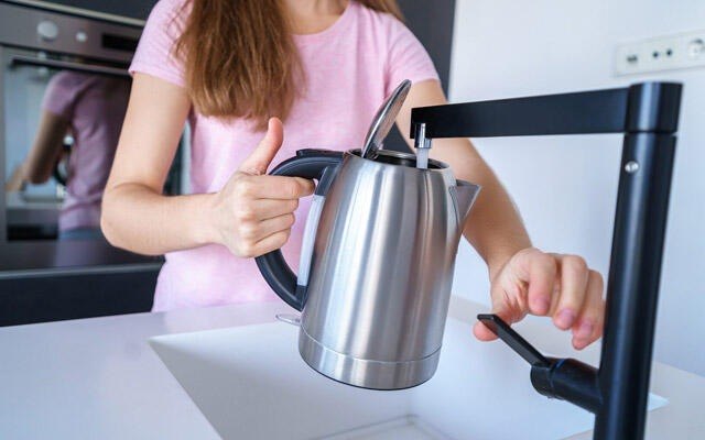 Su qızdırıcılarının təmizlənməsində təbii dövr: Kimyəvi maddələrlə vidalaşın