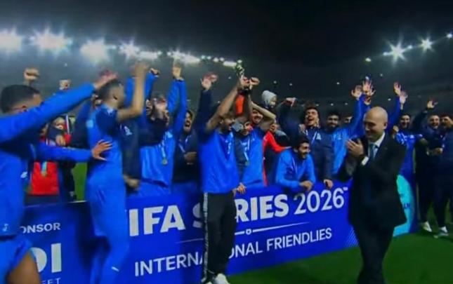 Azərbaycan millisinə mükafat təqdim olundu - VİDEO Azərbaycan millisinə mükafat təqdim olundu - VİDEO