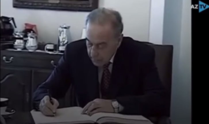 29 il əvvəl Ulu öndər Ağ Evin xatirə kitabına nə yazmışdı? &ndash; Tarixi kadrlar &ndash; VİDEO