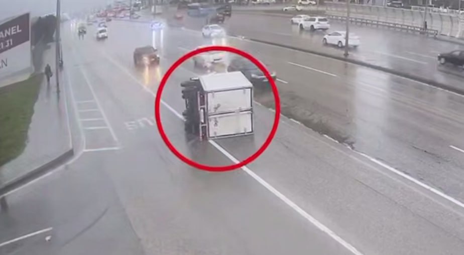 Bayram günlərində baş verən qəzaların ANBAAN VİDEOSU Bayram günlərində baş verən qəzaların ANBAAN VİDEOSU