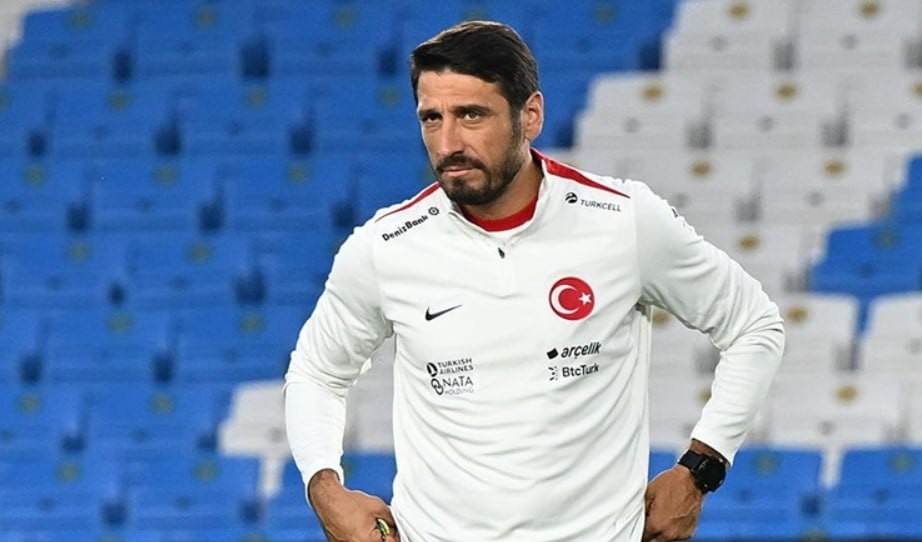 Türkiyə millisinin baş məşqçisi huşunu itirdi