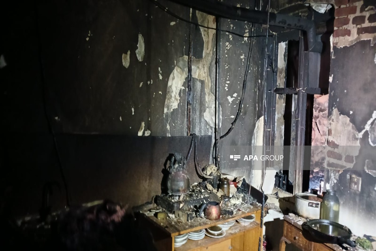 Gəncədə yaşayış binasında yanğın: Sakinlər təxliyə edildi - FOTO