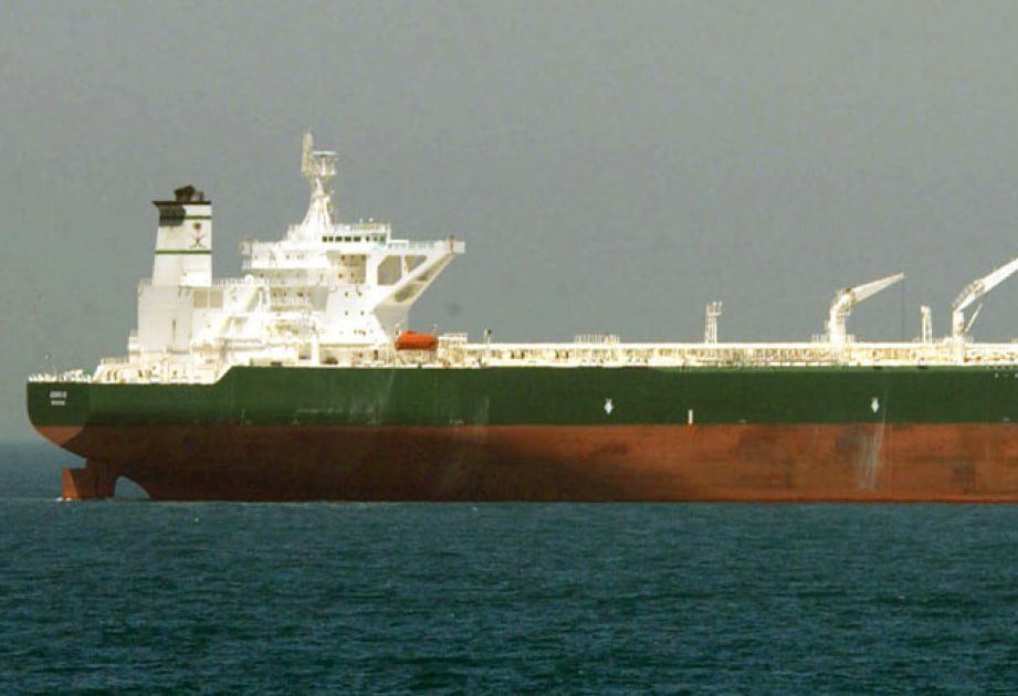 Qətərdə yanacaq tankerinə zərbə endirildi - 21 nəfər təxliyə edildi