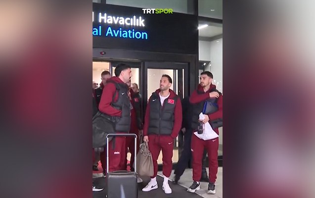 Türkiyə yığması tarixi uğurdan sonra İstanbula döndü - VİDEO