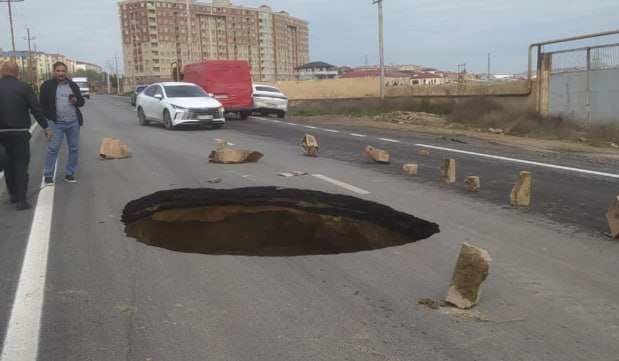 Masazırda yeni inşa olunan YOL ÇÖKDÜ - FOTOFAKT