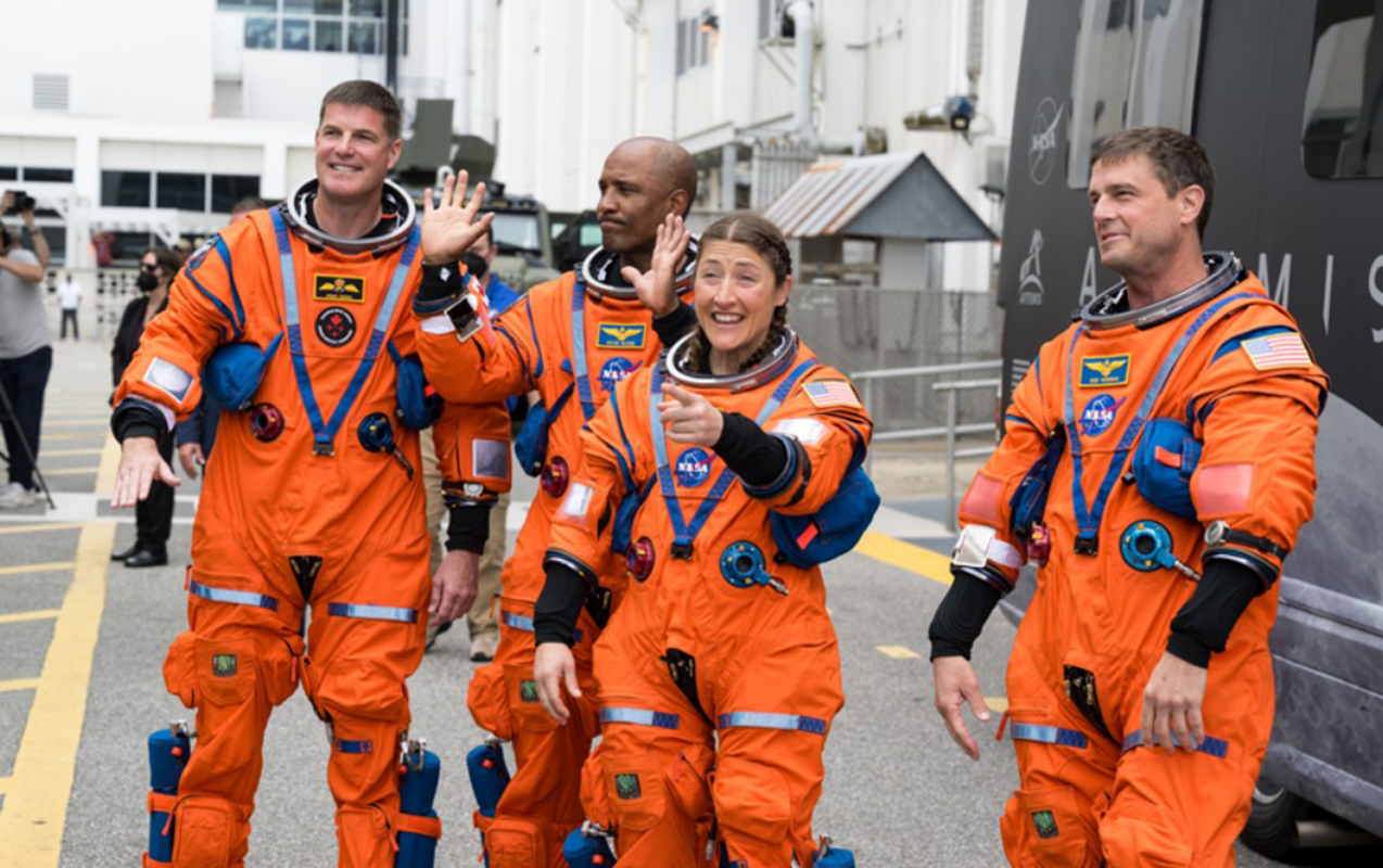 İnsan 54 il sonra ən uzaq səyahətə çıxdı - İlklərlə dolu tarixi uçuş- VİDEO