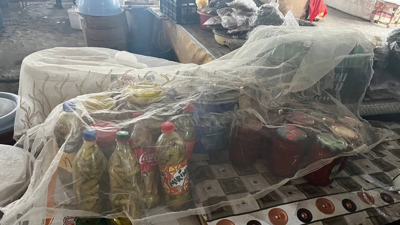 Bərdə bazarında ANTİSANİTARİYA - FOTO